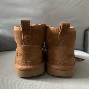 Ugg toddler chestnut size 6/7. My son wore them as a size 2T